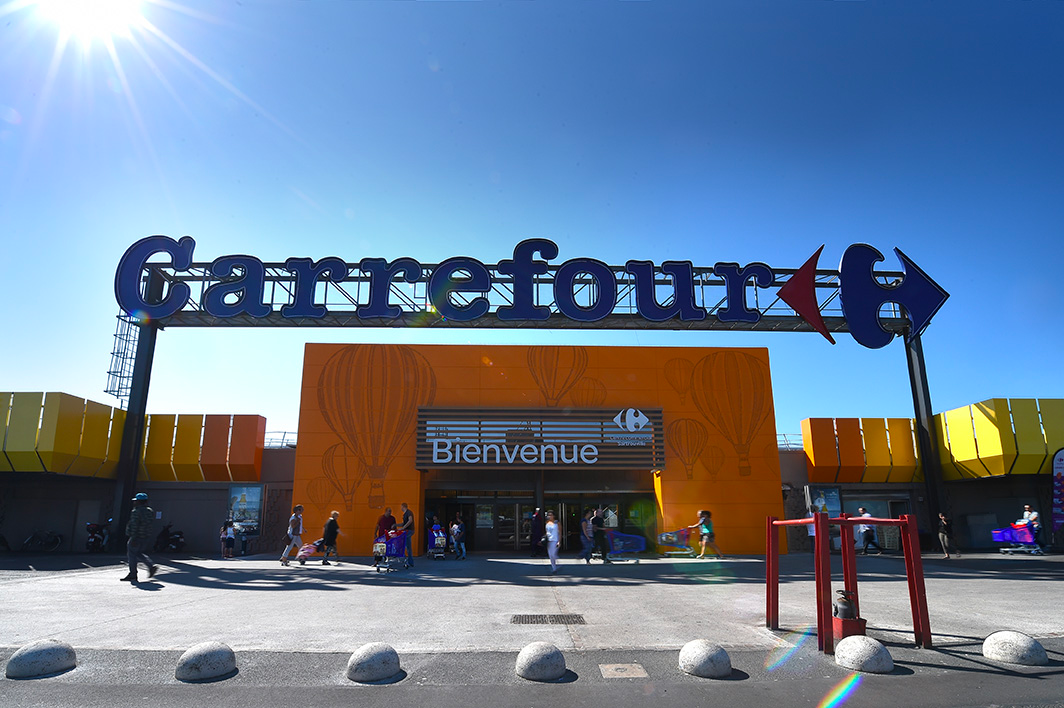 Yvelines : Un homme se déguise en employé Carrefour pour voler des ordinateurs